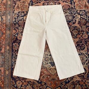 Levi’s Off-white Cropped Wide Leg Denim sz 30